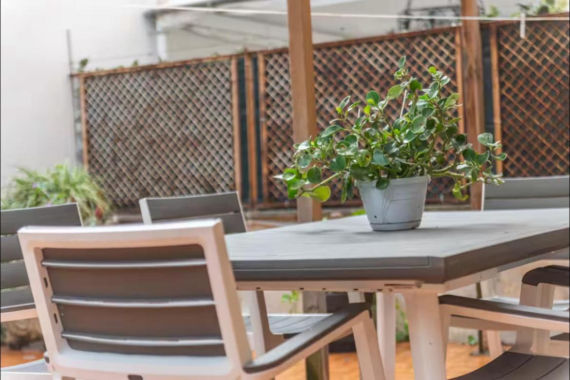 Large Garden Apartment Rome Bagian luar foto